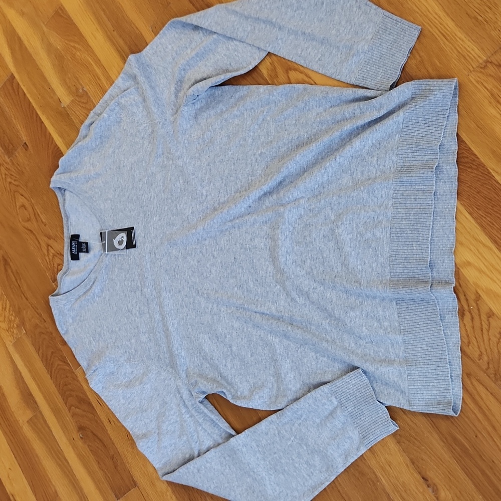 NWT Alfani V-Neck Gray Long Sleeve Sweater